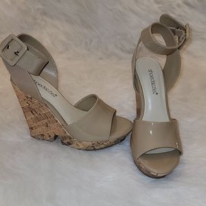 SHOE DAZZLE Nude Wedge